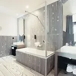 Hotel The Originals Boutique, Le Lion,