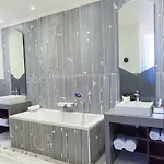 The Originals Boutique, Le Lion, Hotel