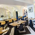 The Originals Boutique, Le Lion,