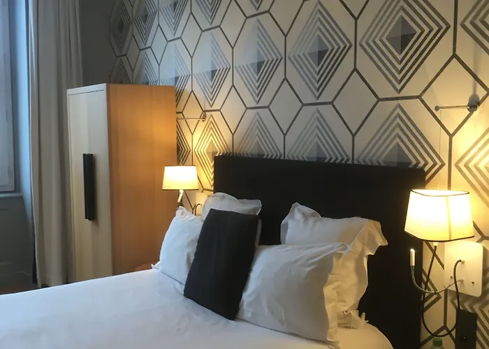 Отель The Originals Boutique, Le Lion,