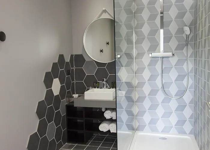 Отель The Originals Boutique, Le Lion, 3*