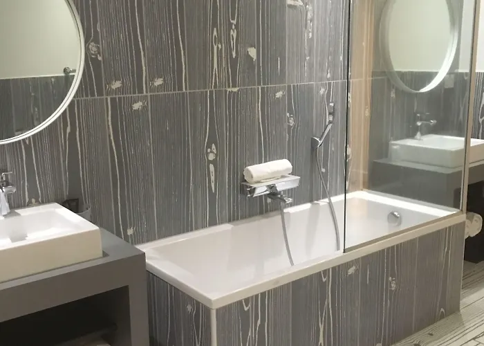 Отель The Originals Boutique, Le Lion, Клермон-Ферран